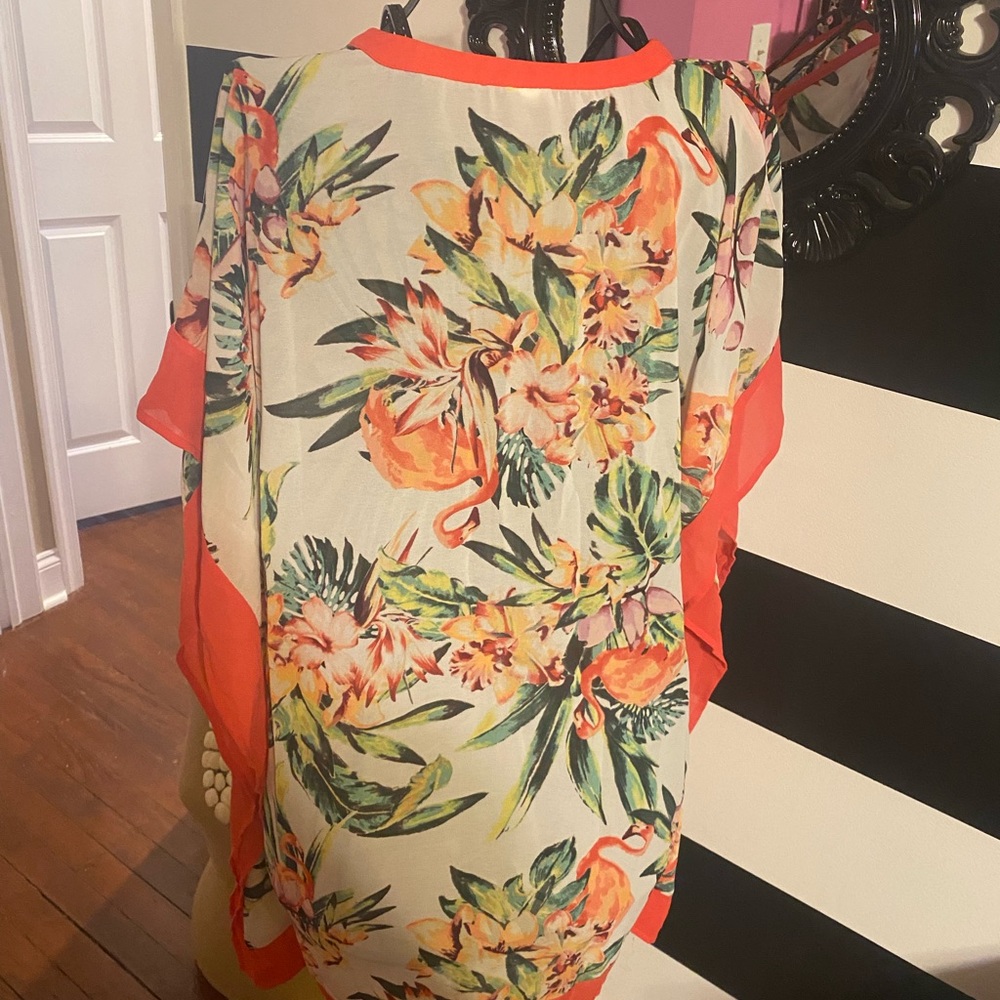 Over size blouse. - Picture 4 of 4